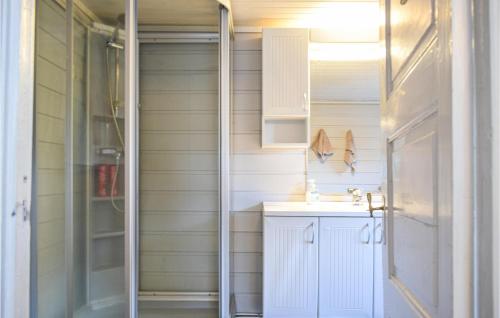 Baño, 2 Bedroom Stunning Home In Flekkefjord in Flekkefjord