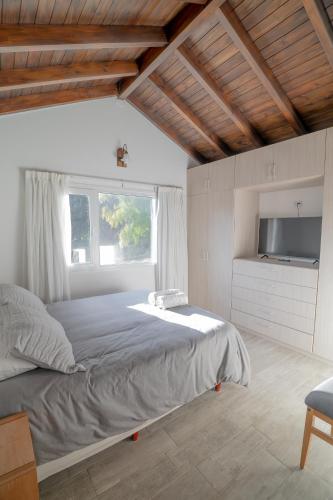 Two-Bedroom Apartment with Mountain View image 9