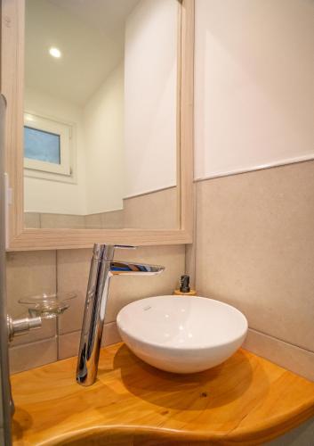 Two-Bedroom Apartment with Mountain View image 7