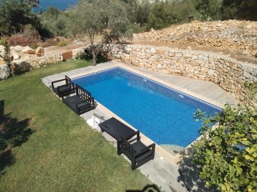 Bella Guesthouse with Garden, Pool & Jacuzzi in Batroun