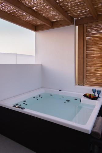 อ่างแช่น้ำร้อน, Kalea Suites in พอลโลเนีย