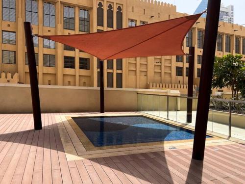 Vogue fully renovated brand new spacious one bedroom apartment with balcony with Amazing Burj view from the swimming pool located Bellevue tower downtown dubai walkable to burj khalifa and the dubai mall, Dubai (photo 8)