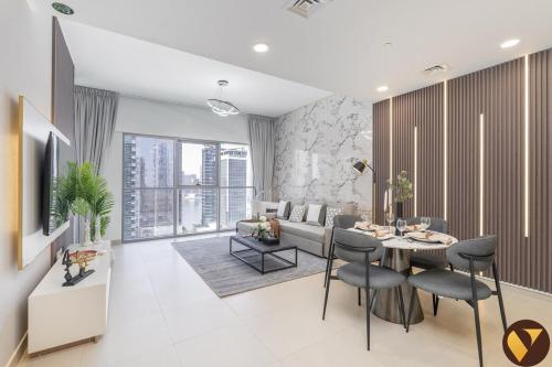 Vogue fully renovated brand new spacious one bedroom apartment with balcony with Amazing Burj view from the swimming pool located Bellevue tower downtown dubai walkable to burj khalifa and the dubai mall, Dubai (photo 9)