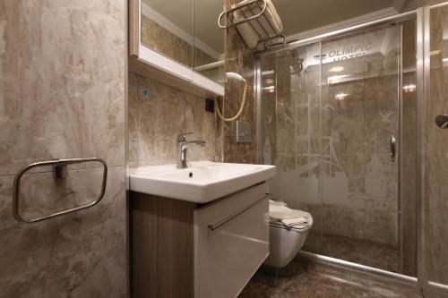 Standard Triple Room room in Olimpic Hotel