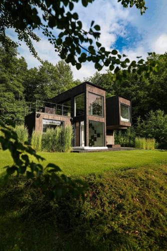 Exterior view of Forrest Space - wyjatkowy dom otoczony natura