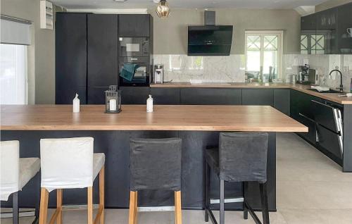 Kitchen, 3 Bedroom Beautiful Home In Vintrie in Hyllie