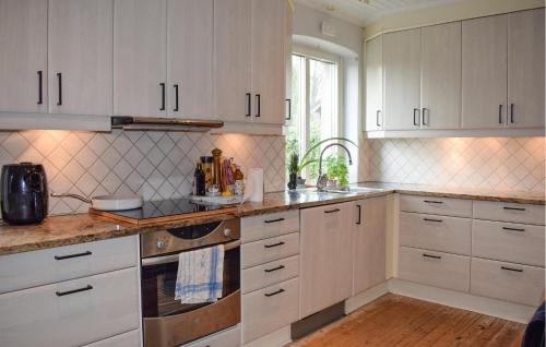 Kitchen, Lovely Home In Hammenhog With Ethernet Internet in Hammenhog