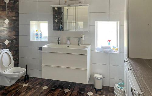 Bathroom, 3 Bedroom Beautiful Home In Vintrie in Hyllie