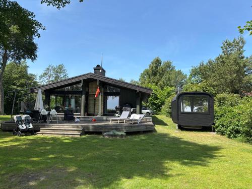 Skateholm beach house in Beddingestrand