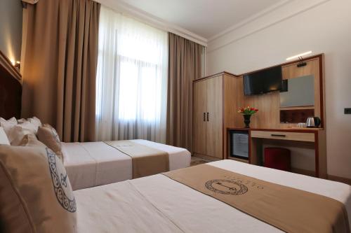 Standard Triple Room image 6