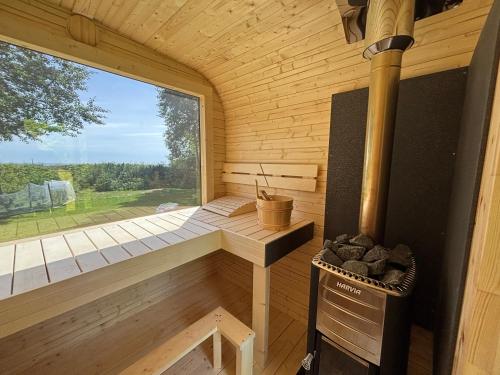 Skateholm beach house in Beddingestrand