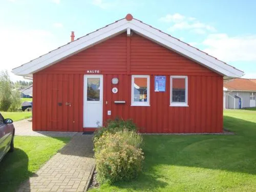 4 Personen Ferienhaus mit privatem Bootsteg, direkte Seelage, Kanu, Sauna und Kaminofen in Otterndorf in Otterndorf, Deutschland