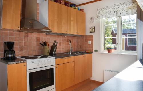 virtuve, Cozy Home In Ålem With Kitchen (Cozy Home In Alem With Kitchen) in Slakmore Strand