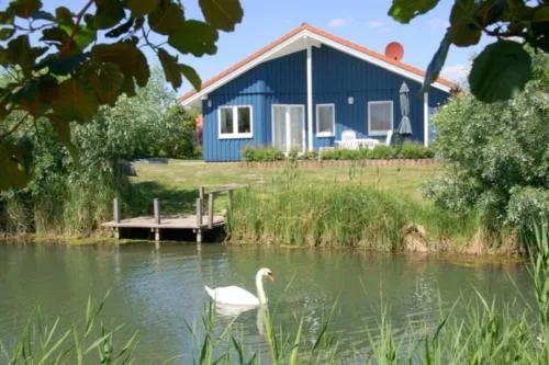 6 Personen Ferienhaus mit privatem Bootsteg, direkter Seelage, Kanu, Sauna und Badewanne in Otterndorf in Otterndorf, Deutschland
