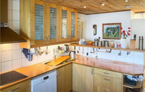 virtuve, Cozy Home In Vikbolandet With Sauna in Navekvarn
