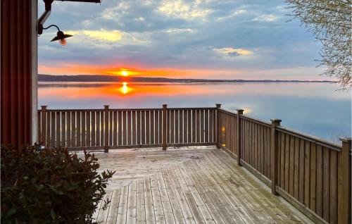 Skats, Cozy Home In Vikbolandet With Sauna in Navekvarn