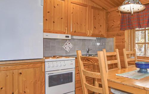 virtuve, Beautiful Home In Storfors With Kitchen in Radetorp