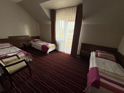 3 twin beds