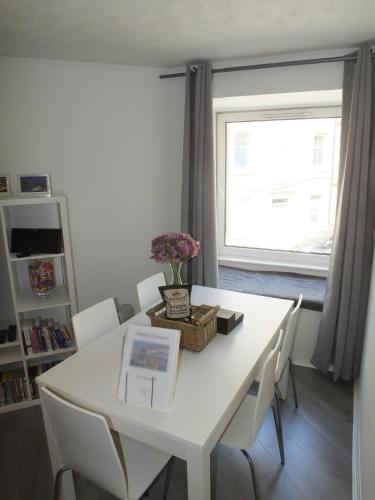 Lochrin Apartments - image 8