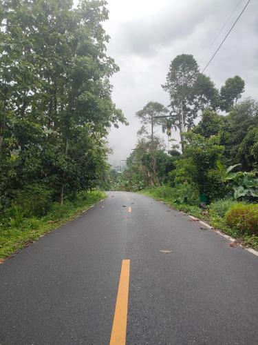 สถานีน้ำหวาน รีสอร์ท น้ำตกอ้ายเขียว in Phrom Khiri