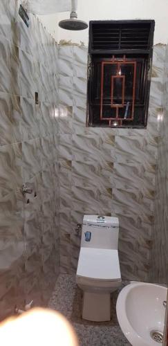 Lynton Cave and Camp in Iganga