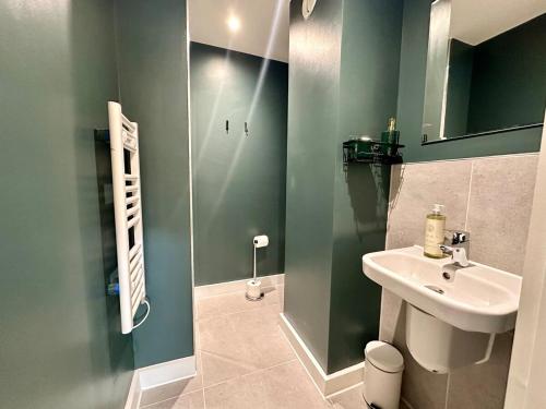 Cute 1 bed Duplex Apartment with Balcony, Mánchester (foto 8)