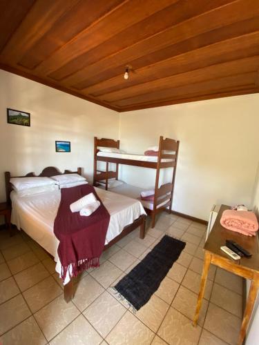 1 double bed, 1 twin bed
