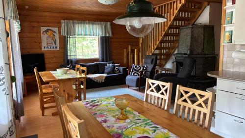 TAHKOn Riihiranta - 4 bedroom villa with lake view - Tilava mökki rantanäkymin (TAHKOn Riihiranta - 4 bedroom villa with lake view - Tilava mokki rantanakymin) in Nilsia