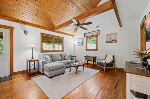Bear Tracks Lodge By Avada Properties in Pleasant Hill