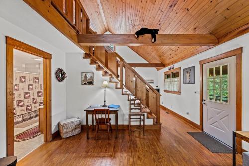 Bear Tracks Lodge By Avada Properties in Pleasant Hill