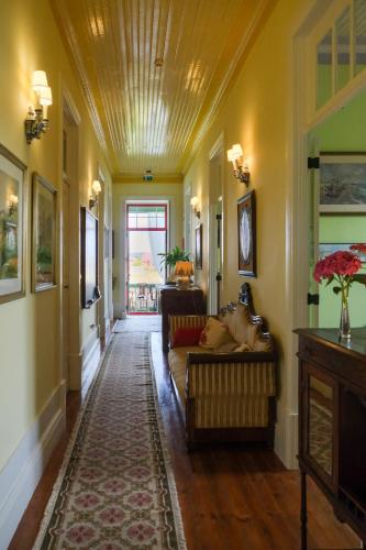 Vintage Balcony Guesthouse & Suites 2