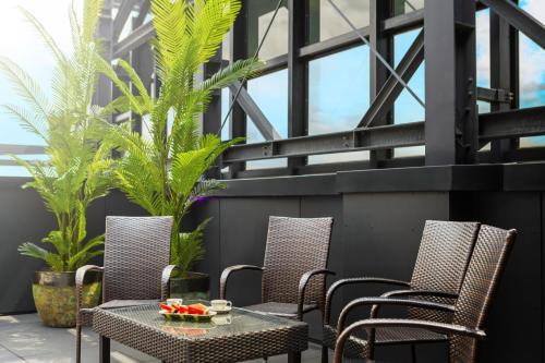 Deluxe Apartment with Hot Tub & Terrace image 10