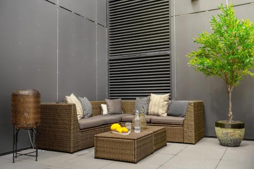 Deluxe Apartment with Hot Tub & Terrace image 5