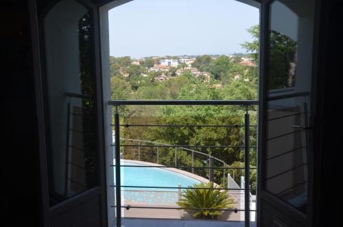 Belle maison avec piscine dans les hauteurs a Saint Raphael in Saint-Raphael