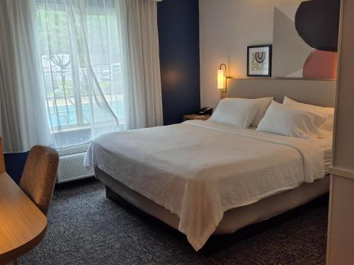Spark by Hilton Lancaster Room Type - King Room