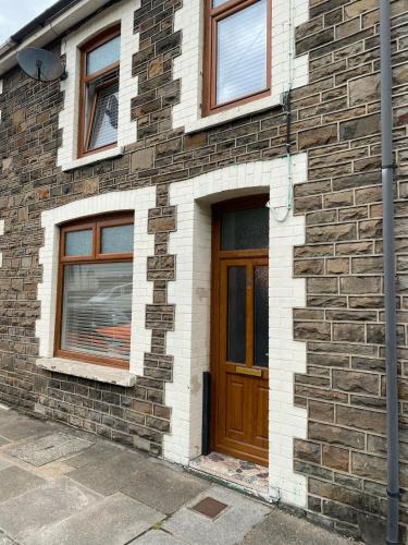 The Roxy Retreat 3 Bed in Aberdare in Aberaman
