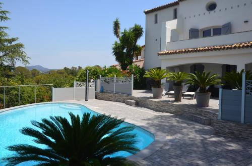 Belle maison avec piscine dans les hauteurs a Saint Raphael in Saint-Raphael