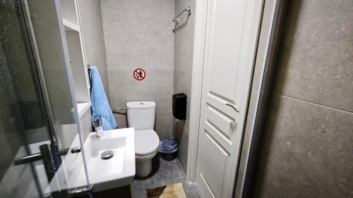 Double Room with Private Bathroom image 10