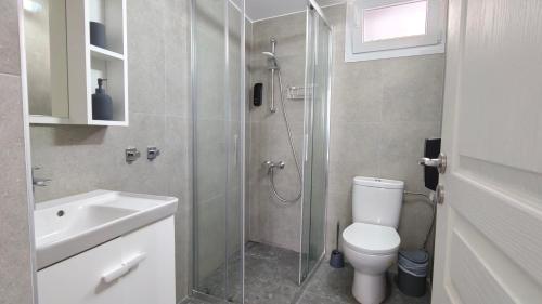 Double Room with Private Bathroom image 7