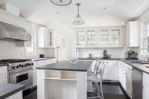 Oceanstone by Rove - Villa with Pool & Walk to the Beach in Southampton