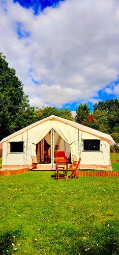 Bell Tent Village Parks in 霍姆皮亞爾邦特