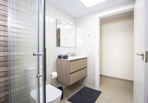 One-Bedroom Apartment image 9