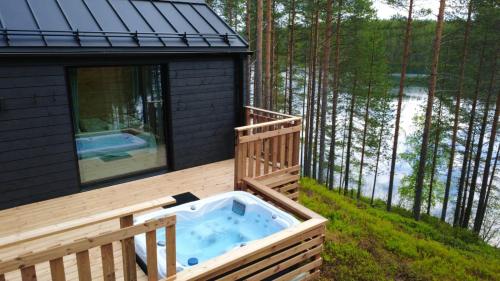 Hossaville Luxe West Lake Cabin in Suomussalmi