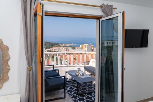 Balkon/Terrasse, Villa Božica - sea view stone villa with free parking (Villa Bozica - sea view stone villa with free parking) in Makarska