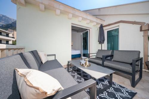 Balkon/Terrasse, Villa Božica - sea view stone villa with free parking (Villa Bozica - sea view stone villa with free parking) in Makarska
