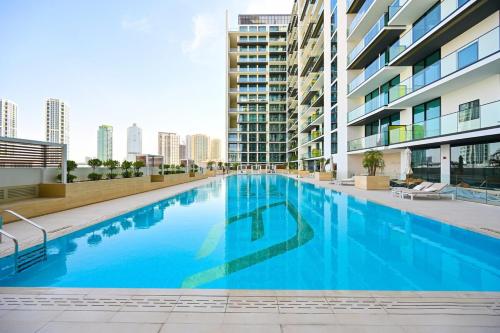 Fully Furnished Luxury 1BR with Pool and Gym, Dubai (photo 3)