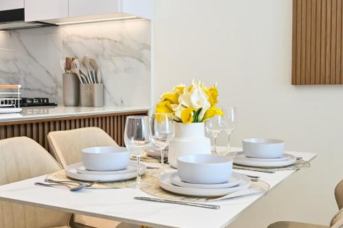 Fully Furnished Luxury 1BR with Pool and Gym, Dubai (photo 4)