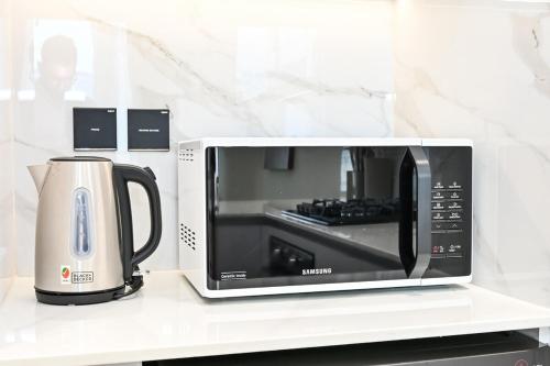 Fully Furnished Luxury 1BR with Pool and Gym, Dubai (photo 5)