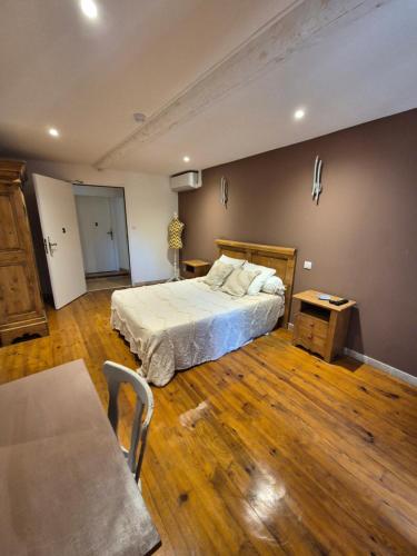 Hotel restaurant les pins in Sillans La Cascade