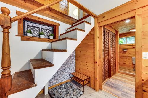 10 Mi to Newfoundland Lake Updated Forest Retreat in 布里斯托爾(NH)